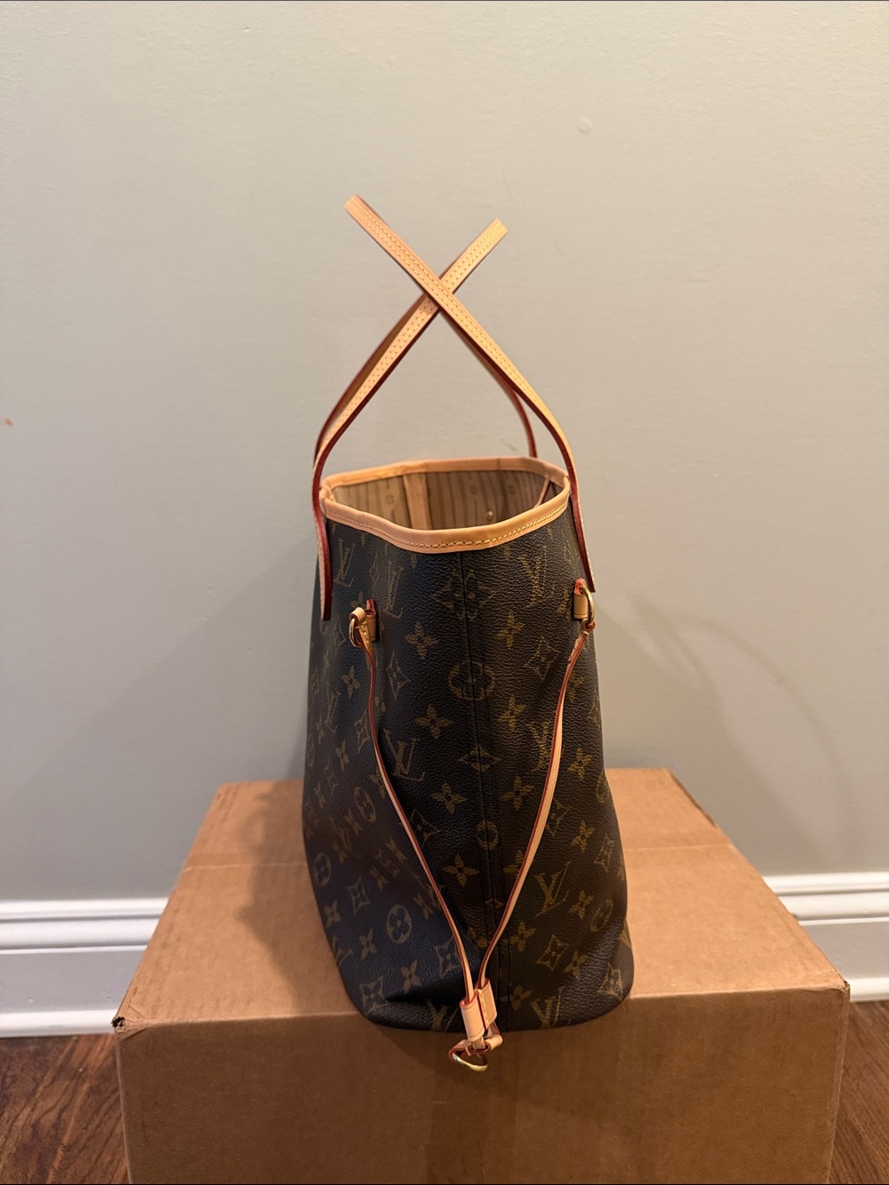 Louis Vuitton Monogram Neverfull MM Brown Tote with Natural Leather Trim - Picture 2 of 12